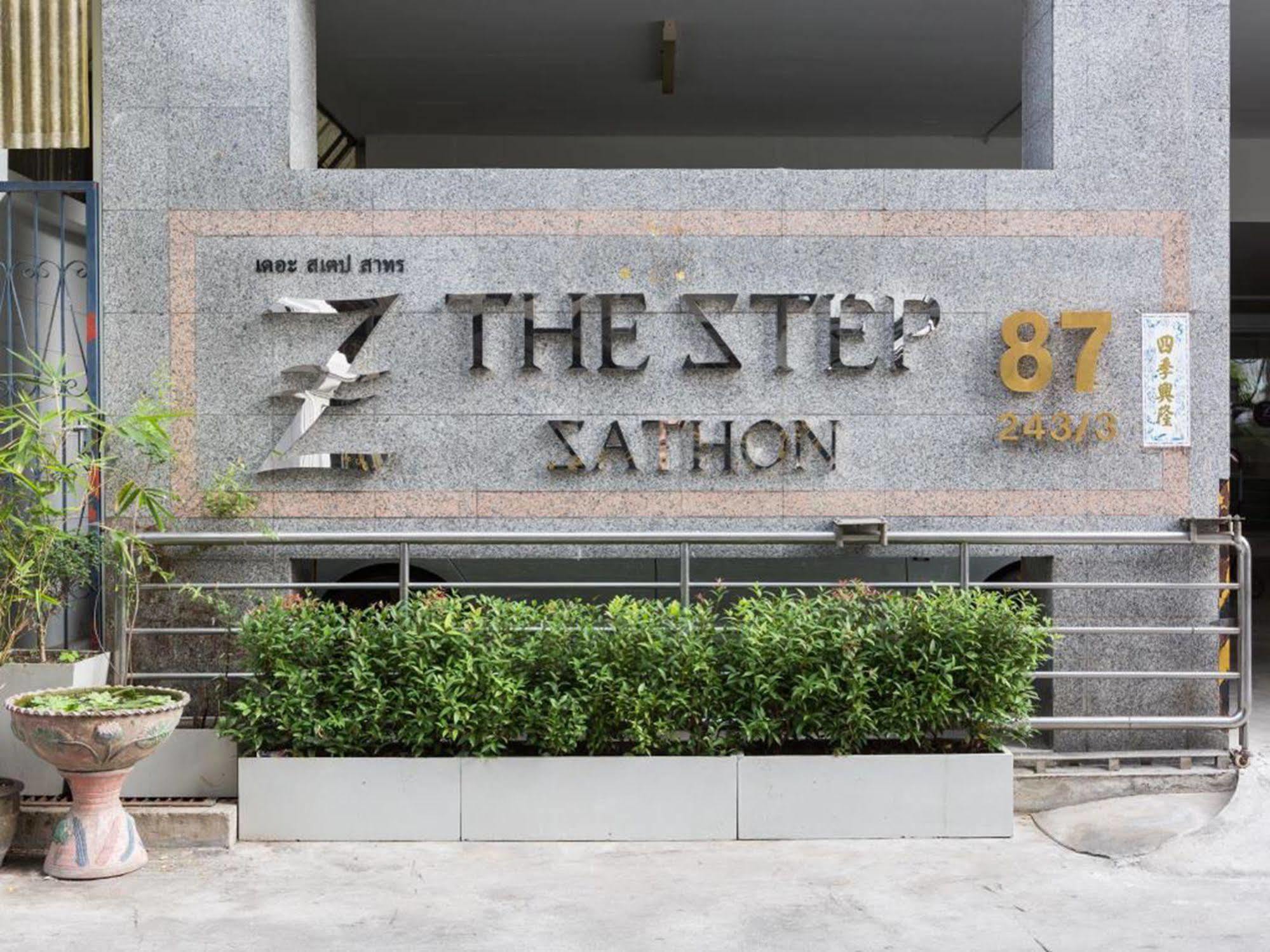 The Step Sathon Khách sạn 3*